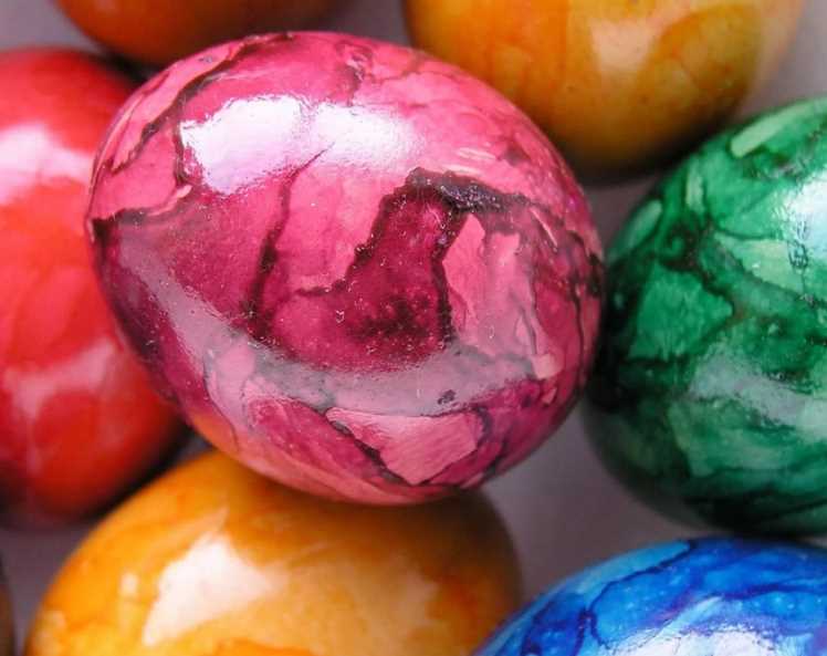 Как и чем лучше красить яйца на Пасху в 2019 году дома: десятки традиционных и необычных способов с подробным описанием