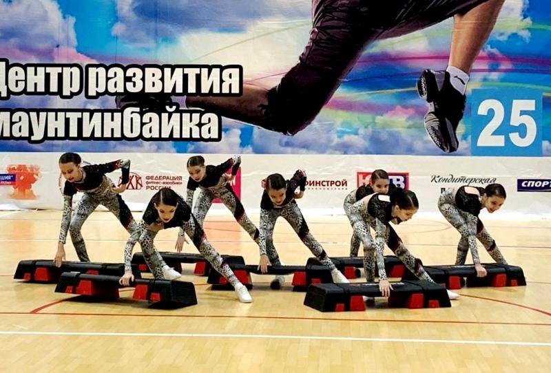 Разыграны медали Спартакиады среди школьников Чувашии по фитнес-аэробике