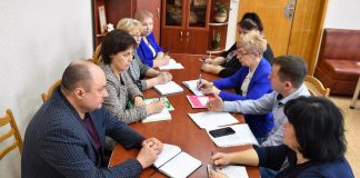 Руководство администрации города Шумерля и депутаты Собрания депутатов обсудили с директорами школ процесс организации горячего питания Руководство администрации города Шумерля и депутаты Собрания депутатов обсудили с директорами школ процесс организации горячего питания