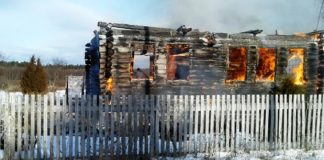 В Чувашии сгорело сразу два частных дома: «Соседние жилые здания от огня отстоять удалось» В Чувашии сгорело сразу два частных дома: "Соседние жилые здания от огня отстоять удалось"