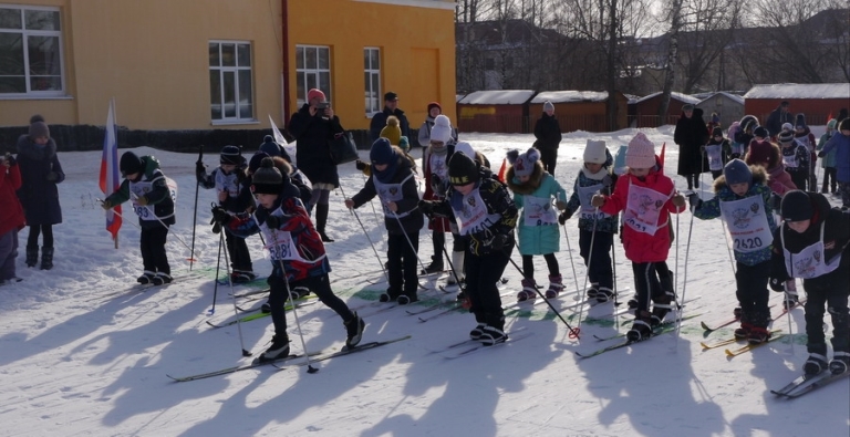 Дошкольники и обучающиеся начальных классов школ города Шумерля присоединились к Всероссийской массовой лыжной гонке «Лыжня России - 2020»