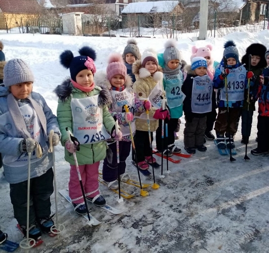 Дошкольники и обучающиеся начальных классов школ города Шумерля присоединились к Всероссийской массовой лыжной гонке «Лыжня России - 2020»
