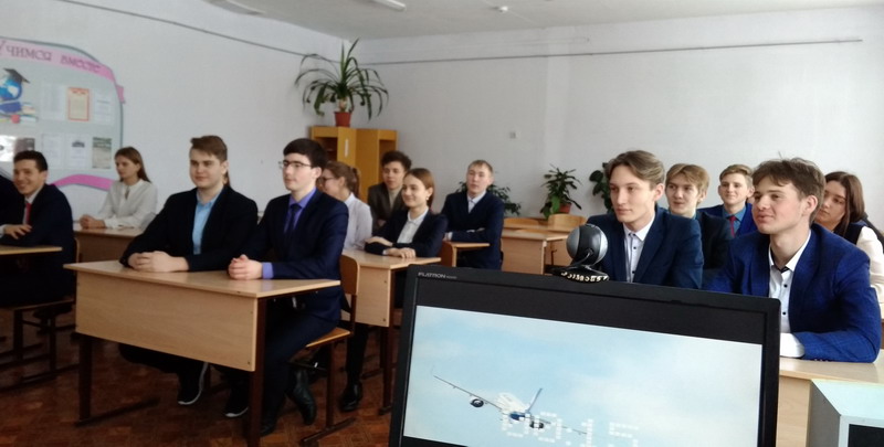 Шумерлинские гимназисты стали участниками онлайн–трансляции Всероссийского открытого урока «Разбор полётов»