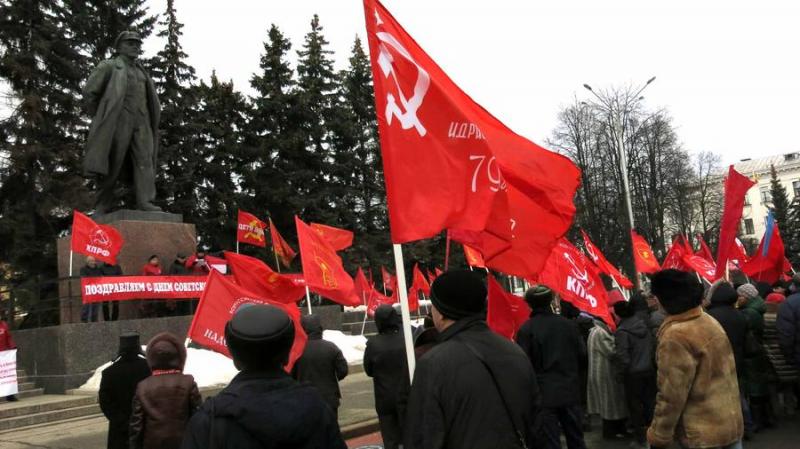 В Чувашии в честь 102-й годовщины РККА и ВМФ прошли массовые митинги и шествия