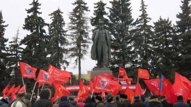 В Чувашии в честь 102-й годовщины РККА и ВМФ прошли массовые митинги и шествия