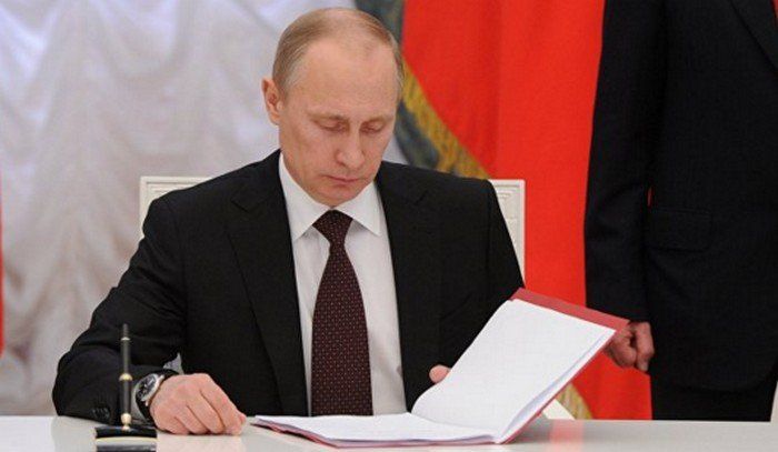 Владимир Путин подписал закон, обязавший детей содержать родителей предпенсионного возраста