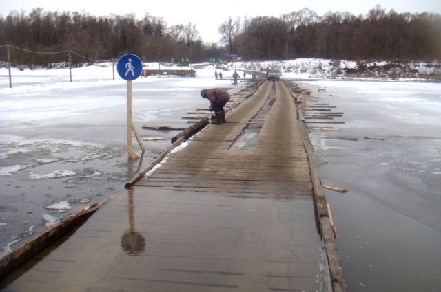 В Чувашии закрыли ледовую переправу через Суру